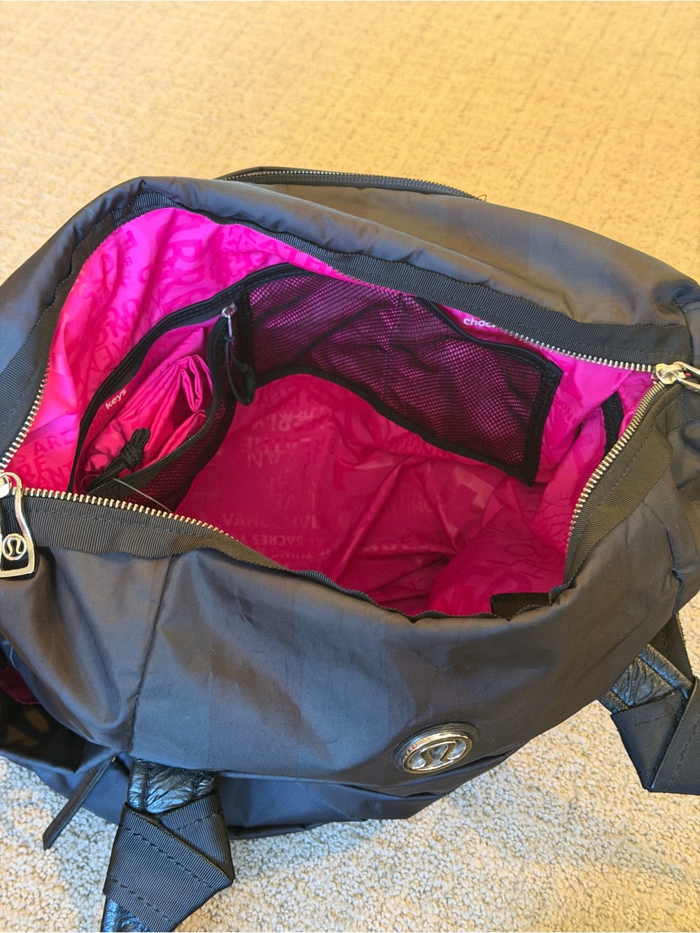 Lululemon Triumphant Black Tote Shoulder Bag with Bright Pink Liner - Picture 6 of 14